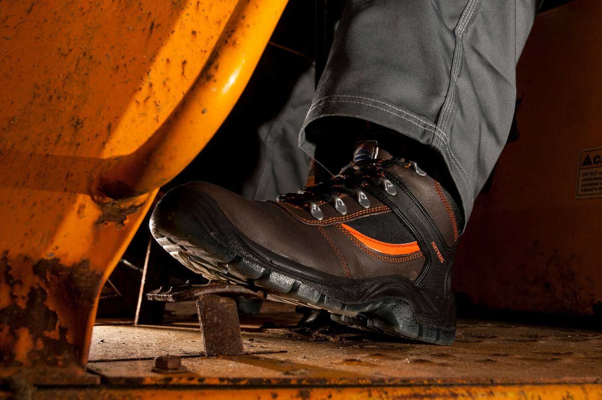 تفاوت کفش ایمنی بدون بند با بند دار